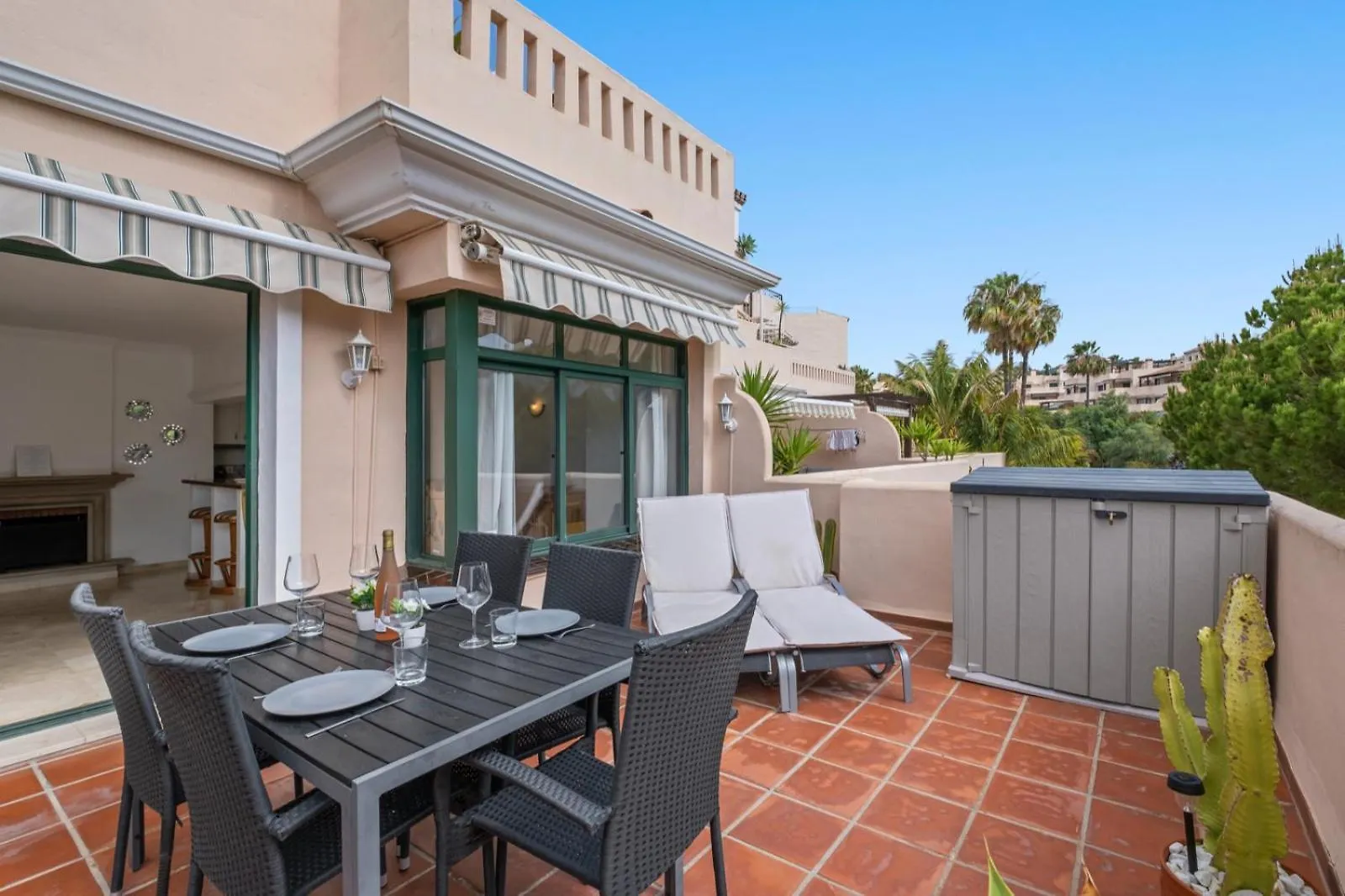 Spacieux Appartement A מארבלה